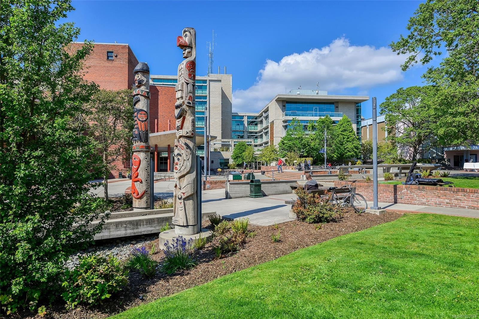 408-1090 Johnson St, Victoria, BC - Outdoor