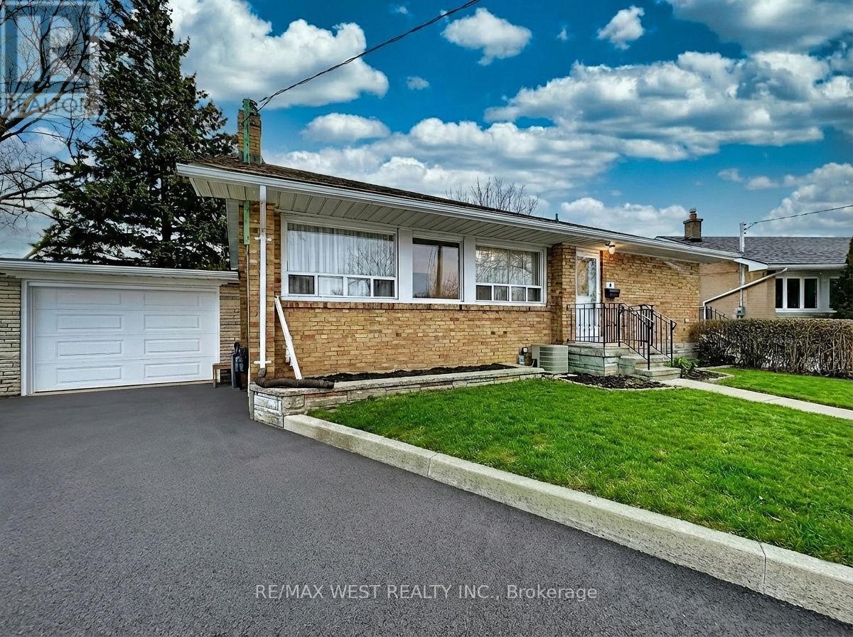 4 Kitson Drive, Toronto, ON - Outdoor