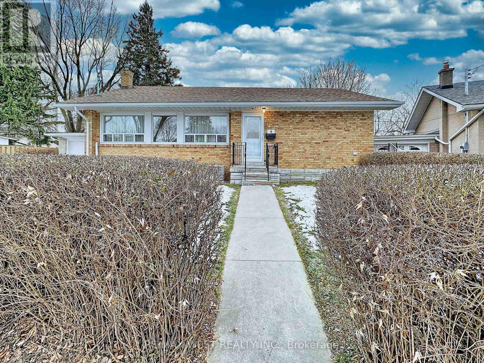 4 Kitson Drive, Toronto, ON - Outdoor