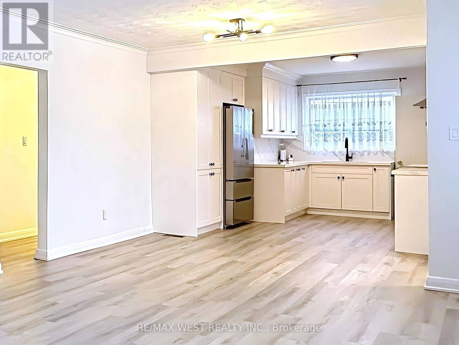 4 Kitson Drive, Toronto, ON - Indoor Photo Showing Kitchen