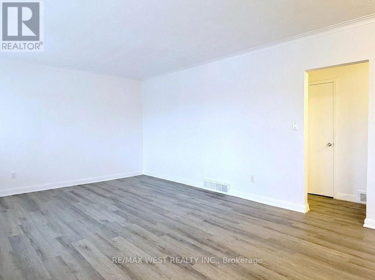 4 Kitson Drive, Toronto, ON - Indoor Photo Showing Other Room