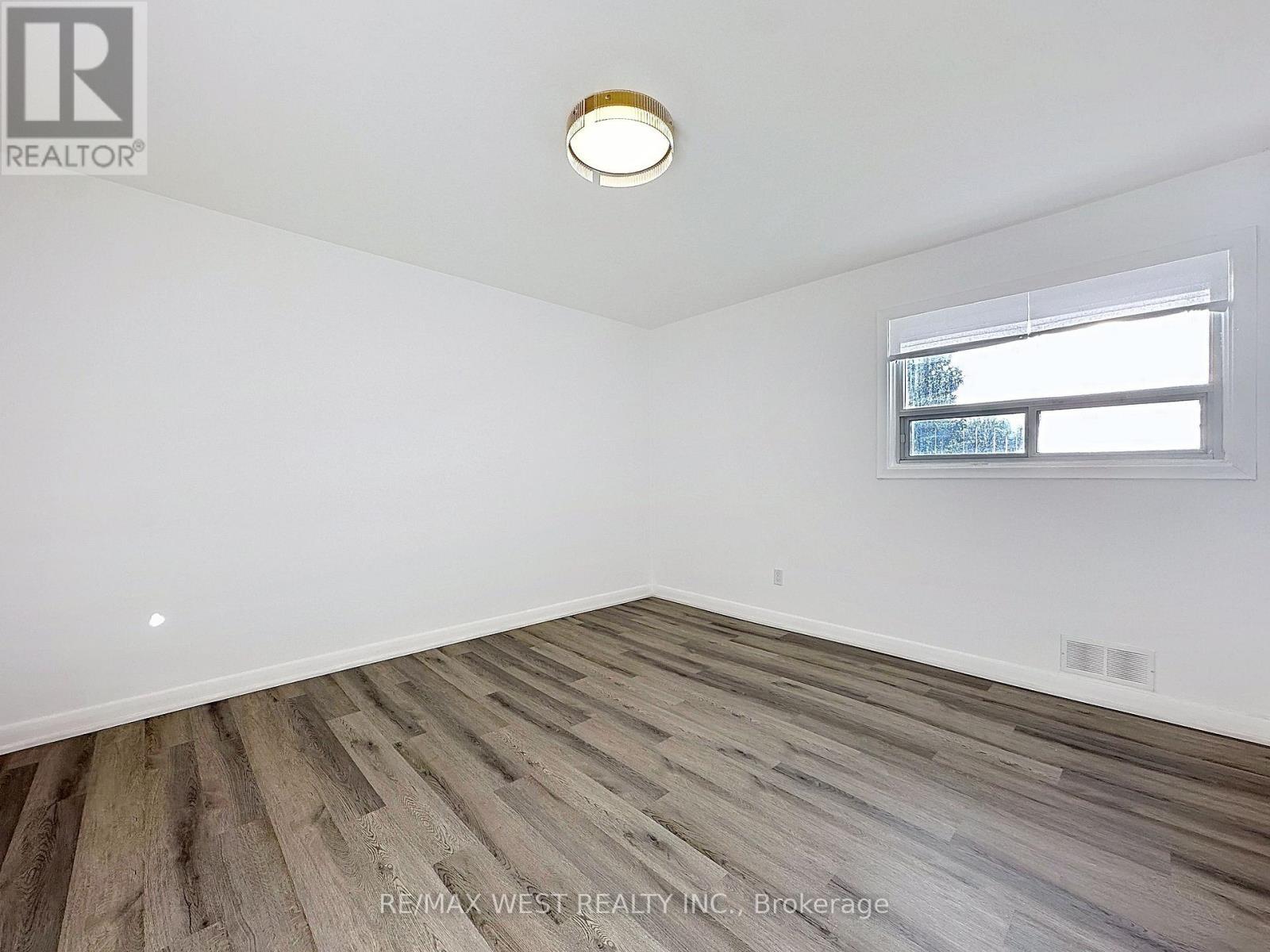 4 Kitson Drive, Toronto, ON - Indoor Photo Showing Other Room