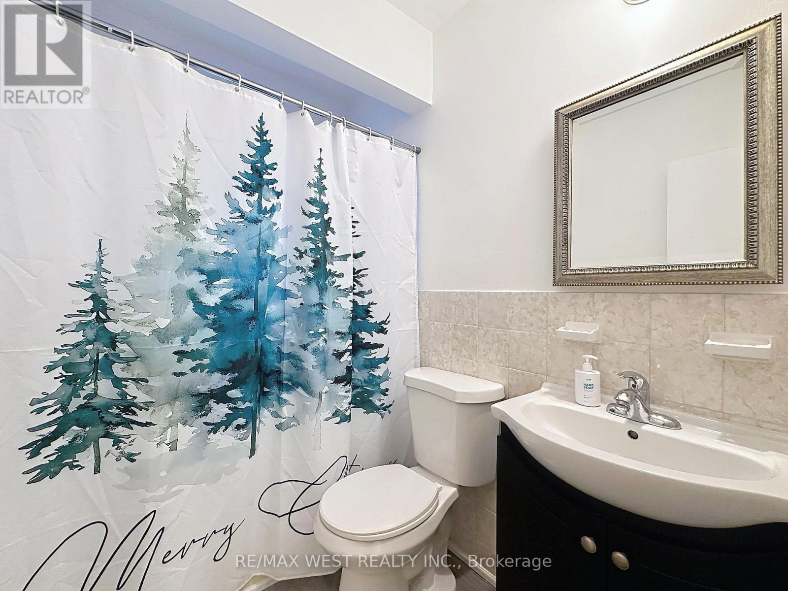 4 Kitson Drive, Toronto, ON - Indoor Photo Showing Bathroom