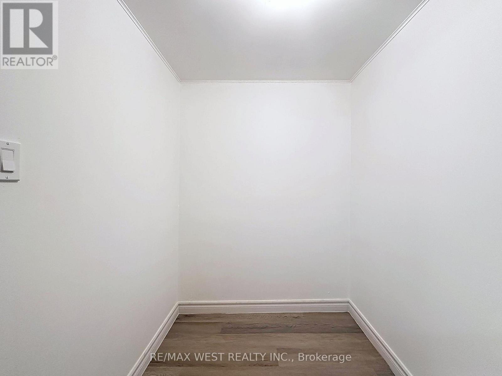 4 Kitson Drive, Toronto, ON - Indoor Photo Showing Other Room