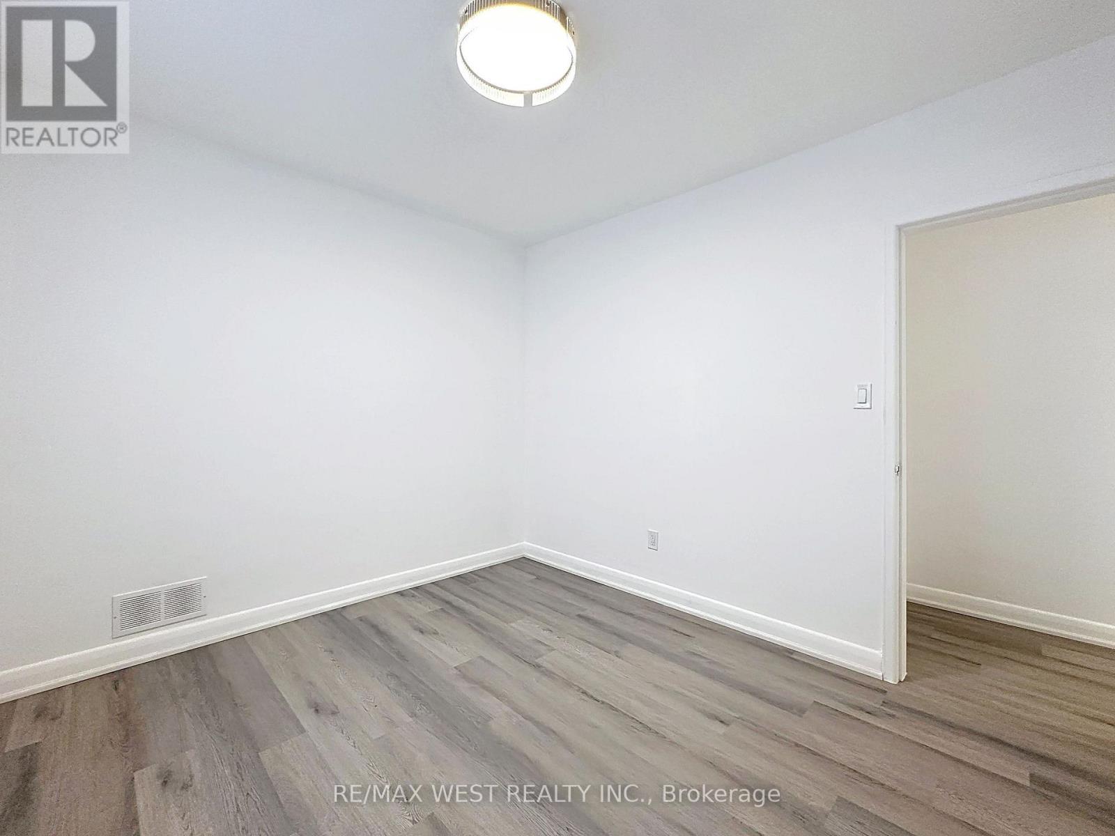 4 Kitson Drive, Toronto, ON - Indoor Photo Showing Other Room