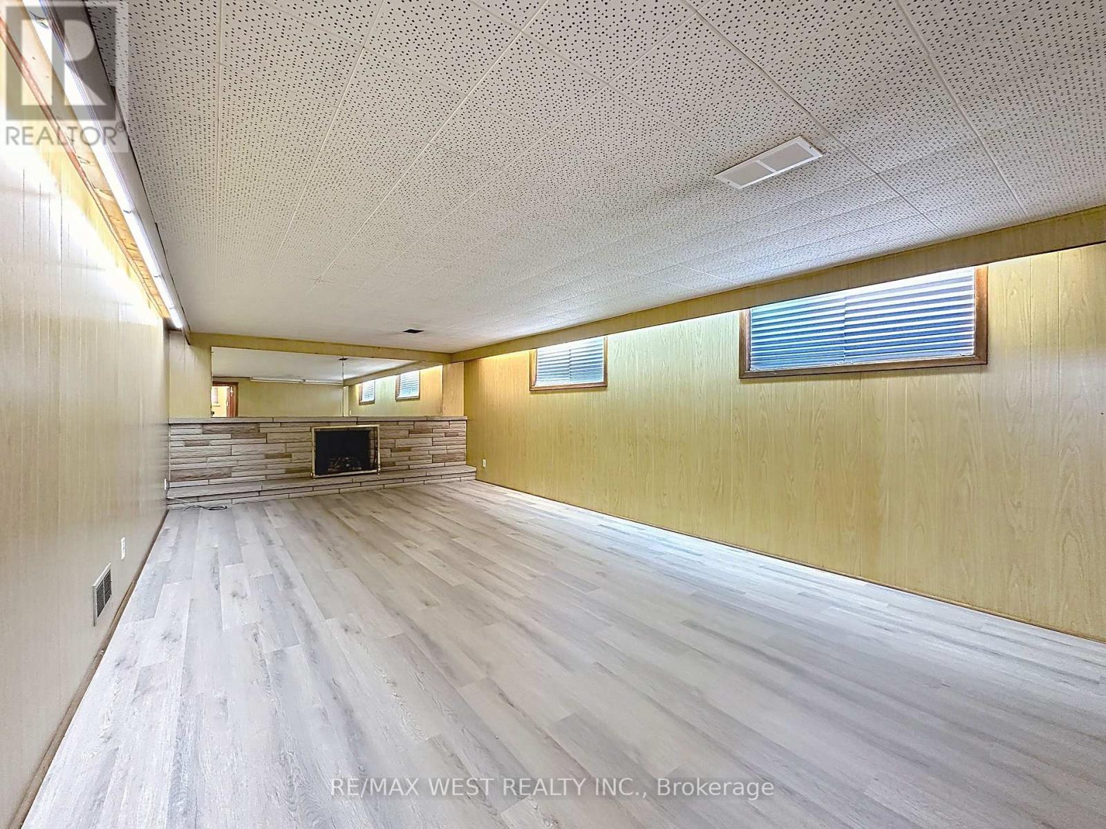 4 Kitson Drive, Toronto, ON - Indoor