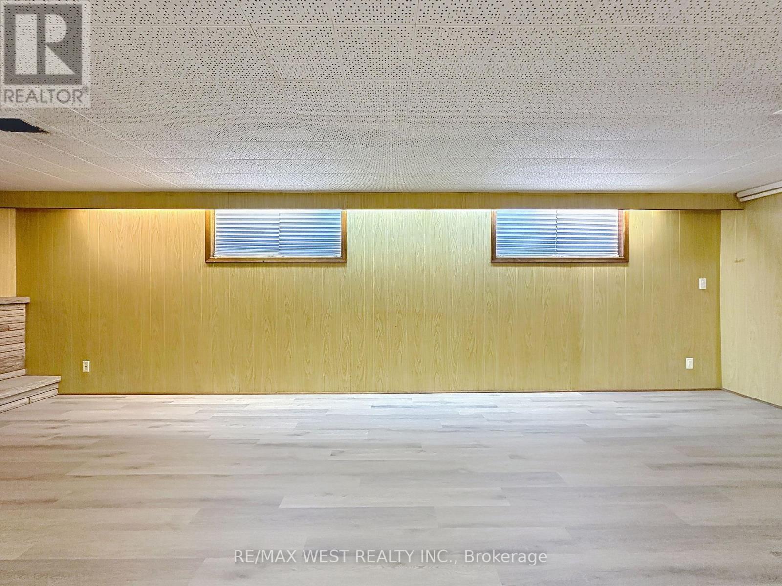 4 Kitson Drive, Toronto, ON - Indoor Photo Showing Basement