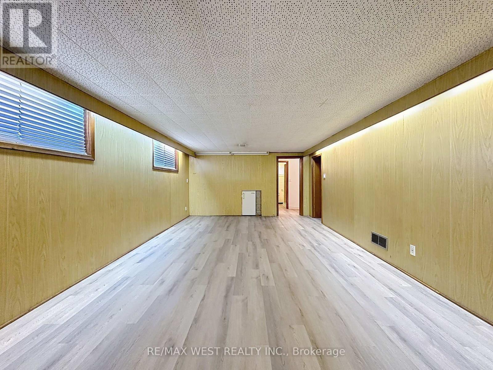 4 Kitson Drive, Toronto, ON - Indoor