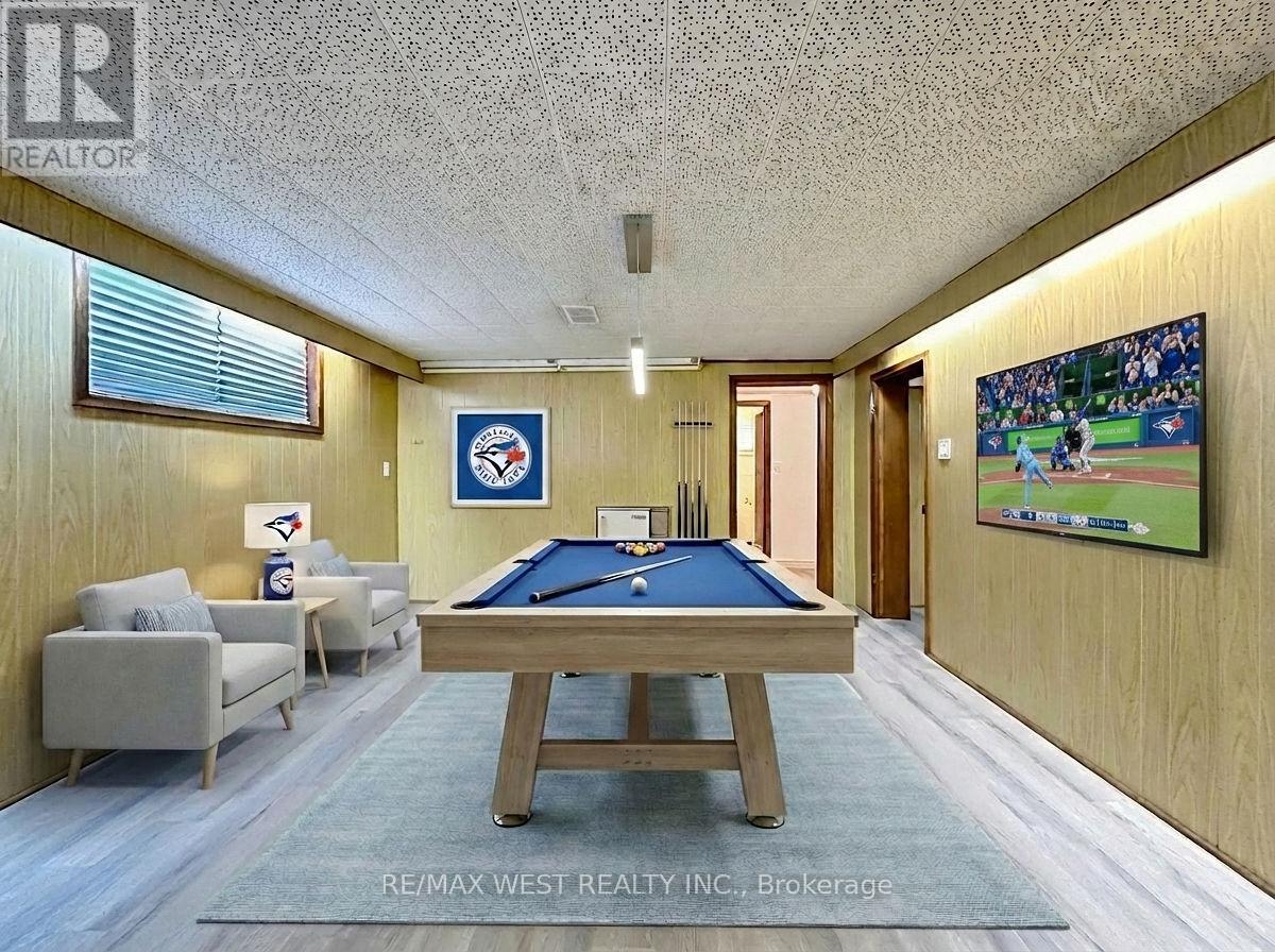 4 Kitson Drive, Toronto, ON - Indoor Photo Showing Other Room