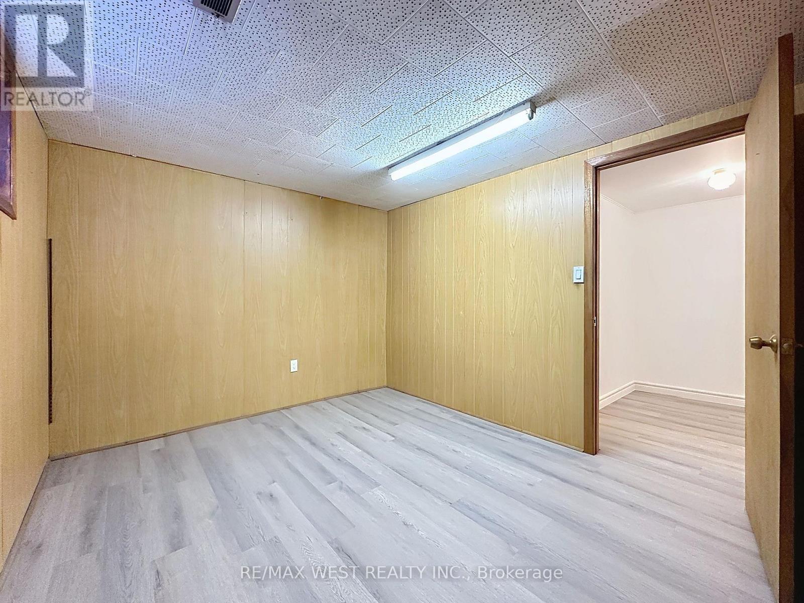 4 Kitson Drive, Toronto, ON - Indoor