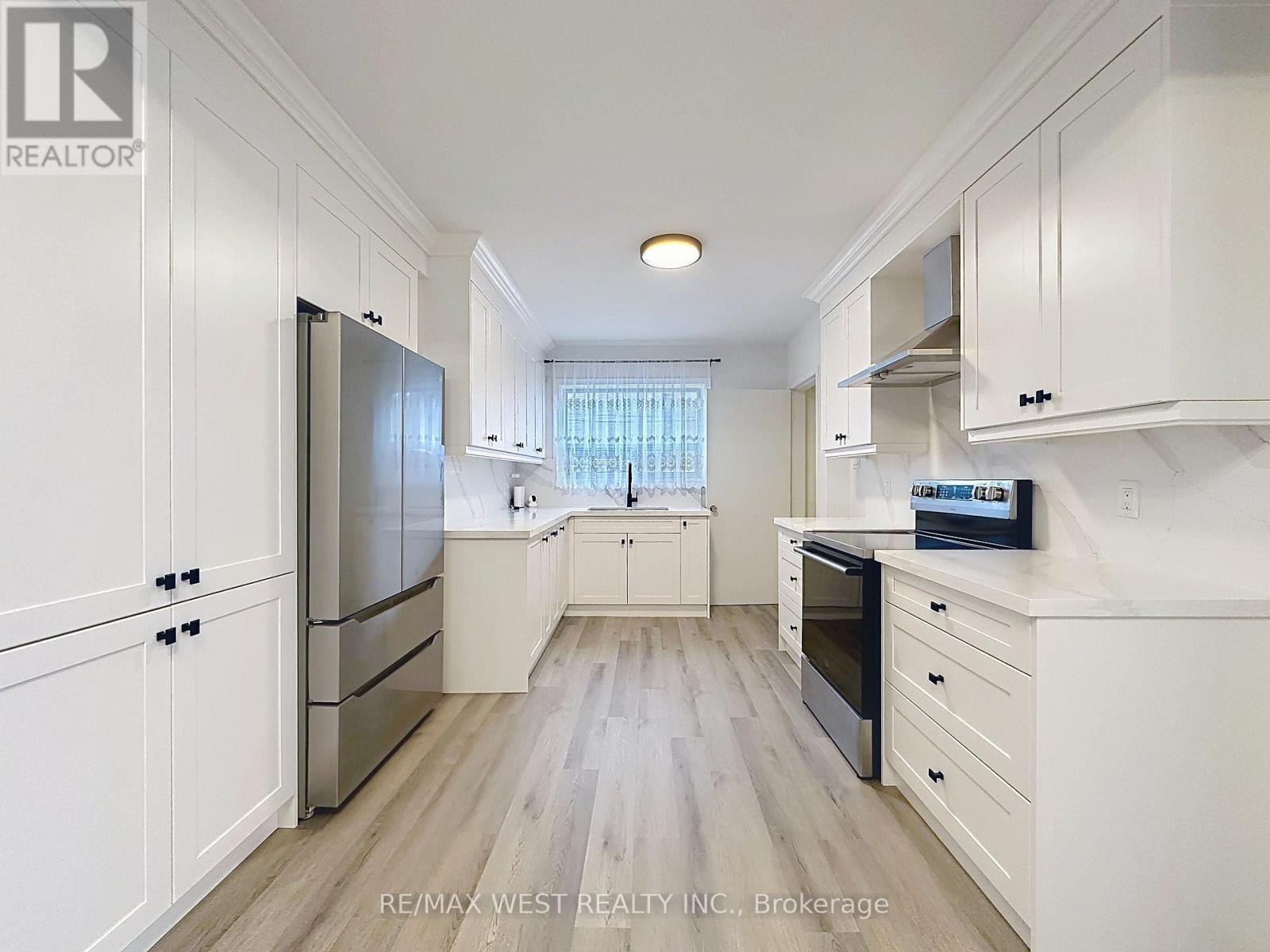 4 Kitson Drive, Toronto, ON - Indoor Photo Showing Kitchen