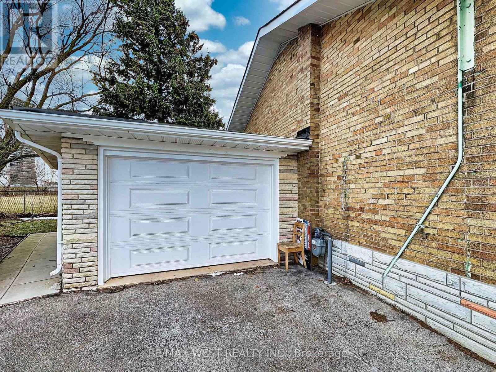 4 Kitson Drive, Toronto, ON - Outdoor