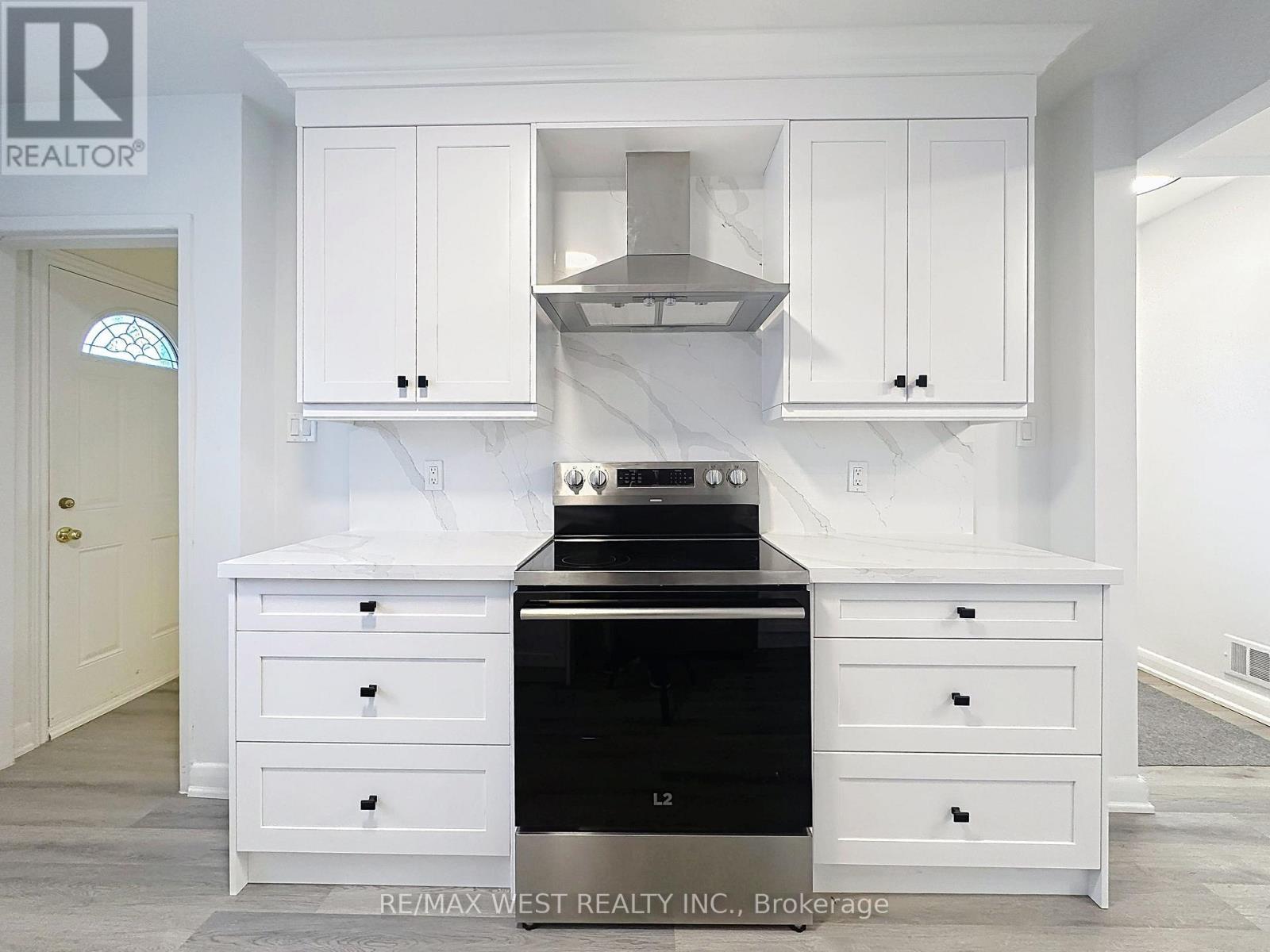 4 Kitson Drive, Toronto, ON - Indoor Photo Showing Kitchen