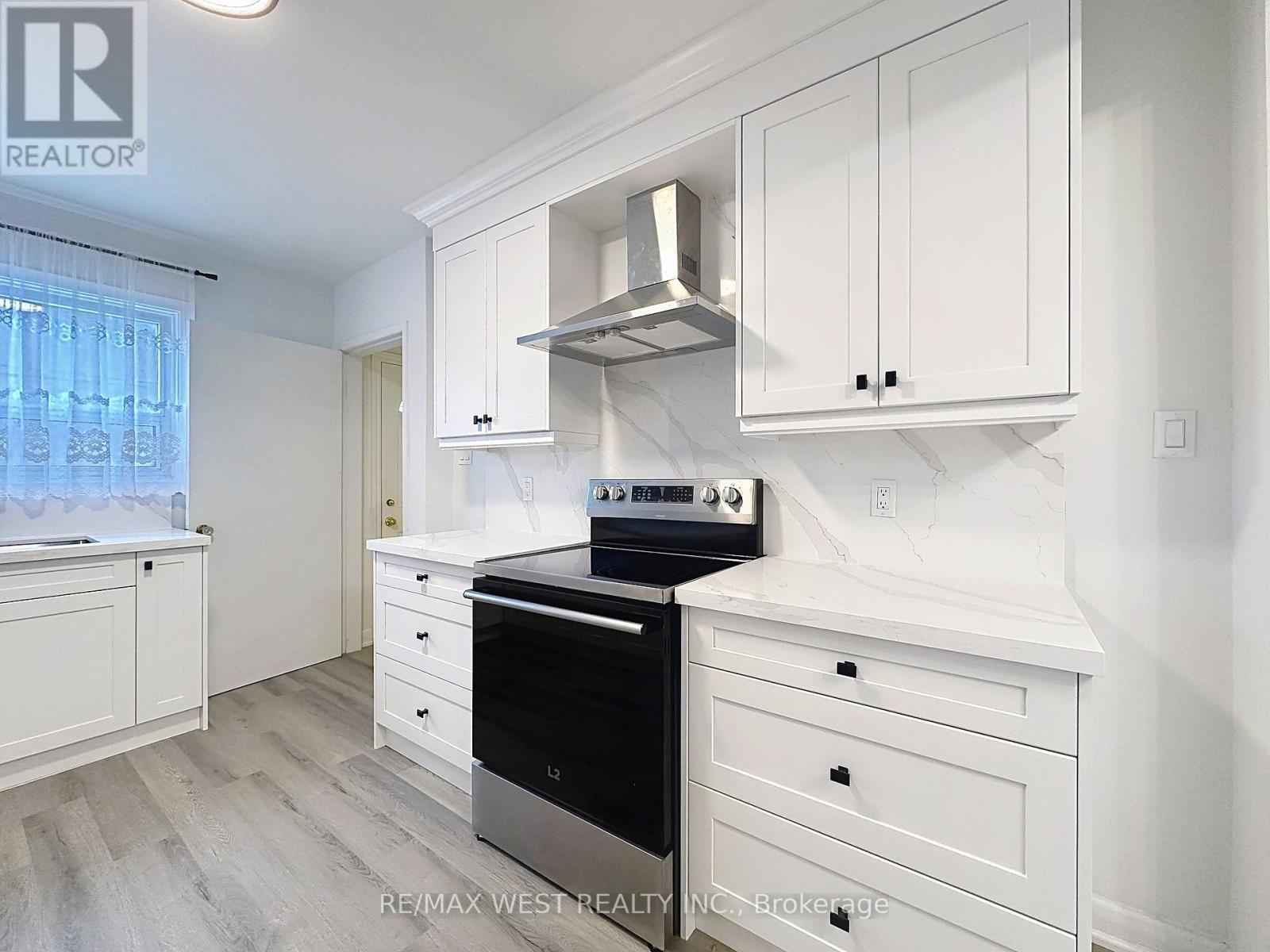 4 Kitson Drive, Toronto, ON - Indoor Photo Showing Kitchen