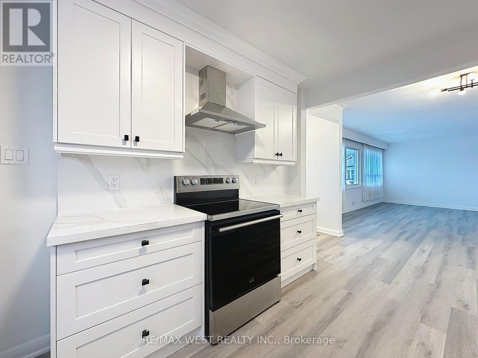 4 Kitson Drive, Toronto, ON - Indoor Photo Showing Kitchen