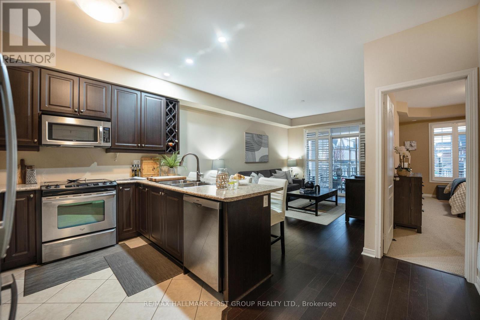 70 Lovegrove Lane, Ajax, ON - Indoor Photo Showing Kitchen With Double Sink With Upgraded Kitchen