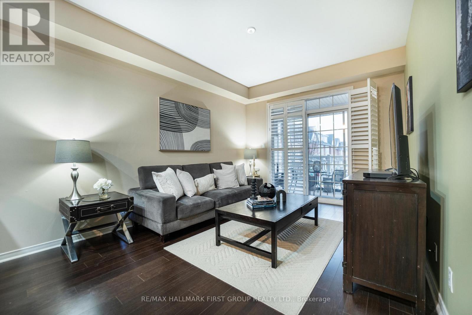 70 Lovegrove Lane, Ajax, ON - Indoor Photo Showing Living Room