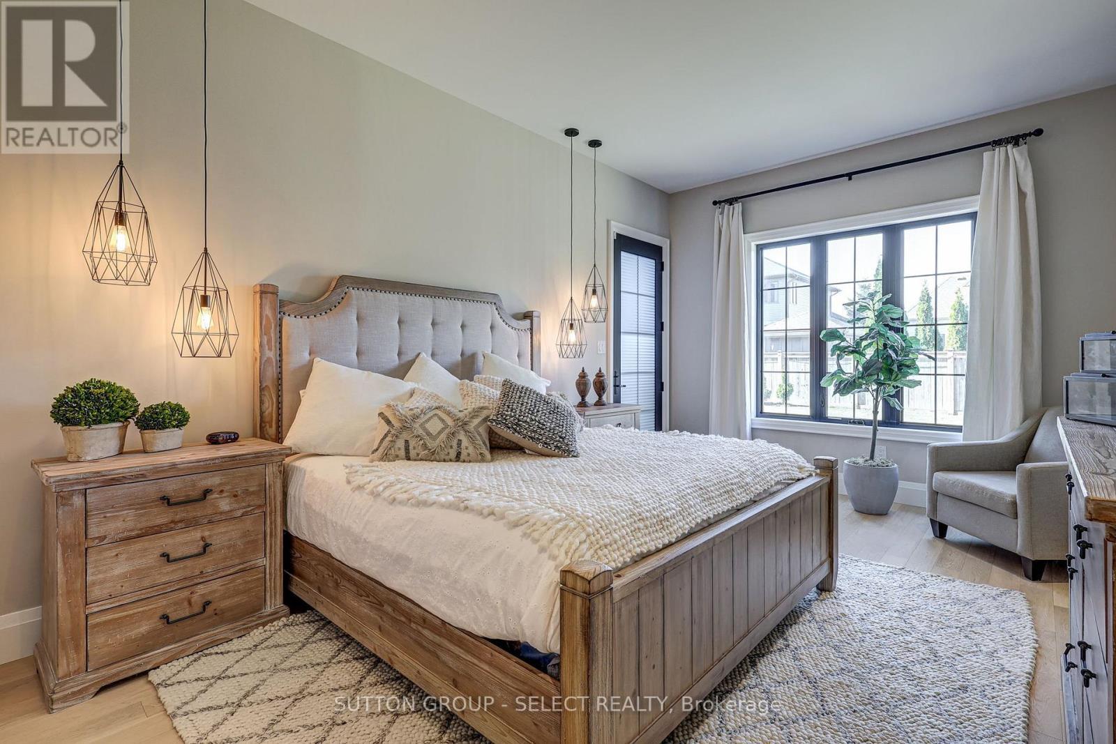 2397 Meadowlands Way, London North (North R), ON - Indoor Photo Showing Bedroom