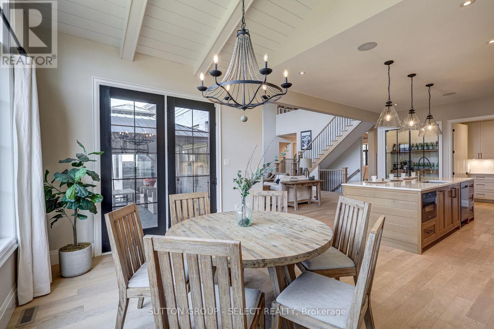 2397 Meadowlands Way, London North (North R), ON - Indoor Photo Showing Dining Room