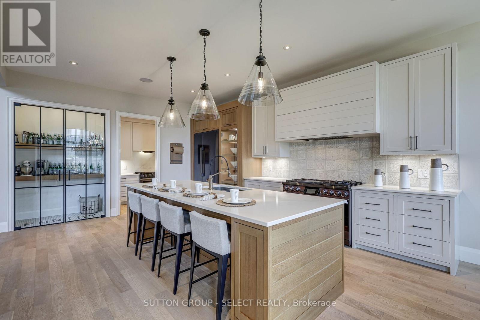 2397 Meadowlands Way, London North (North R), ON - Indoor Photo Showing Kitchen With Upgraded Kitchen