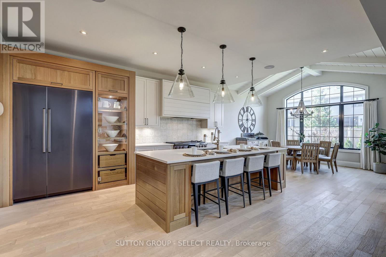 2397 Meadowlands Way, London North (North R), ON - Indoor Photo Showing Kitchen With Upgraded Kitchen