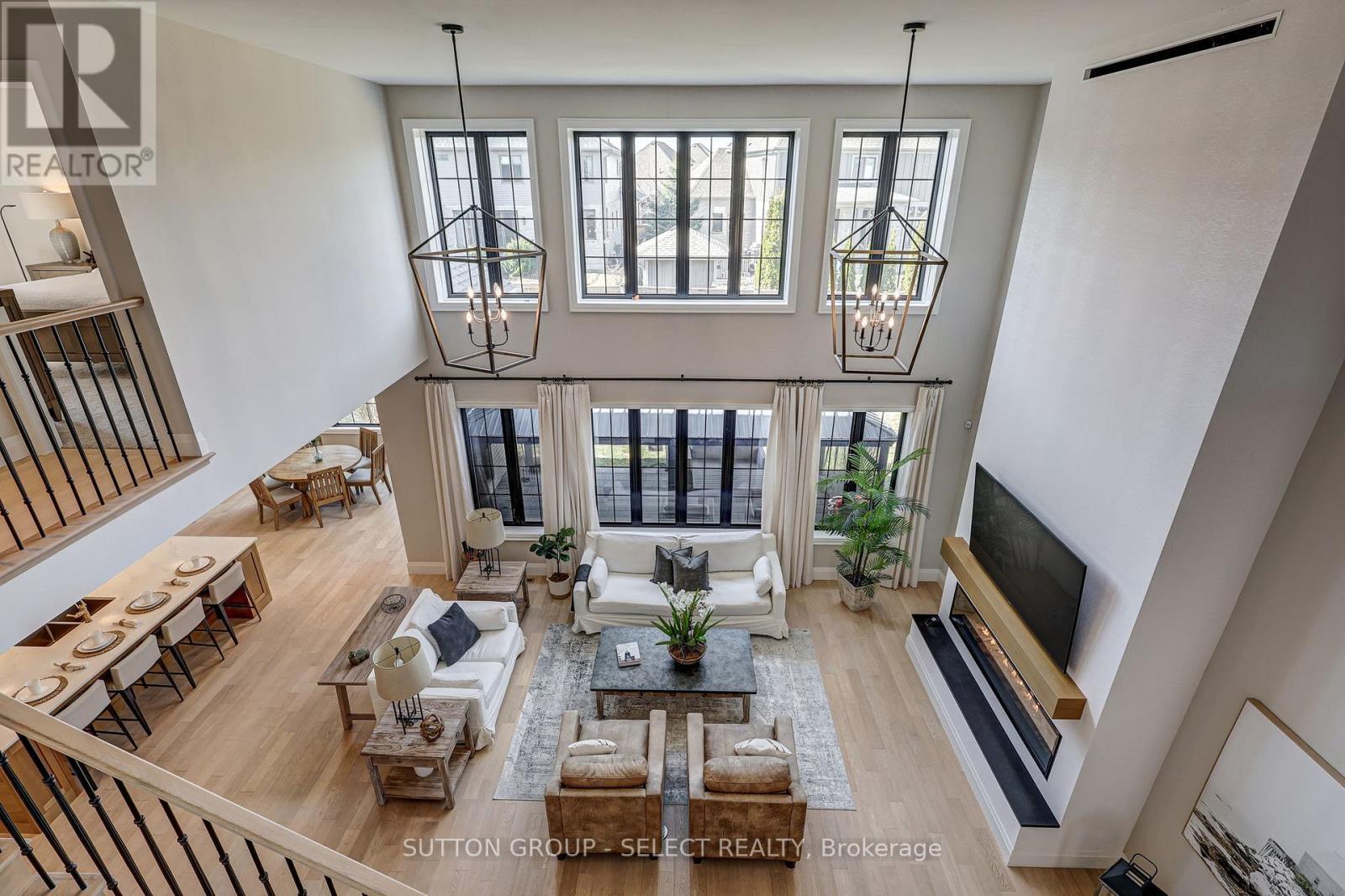 2397 Meadowlands Way, London North (North R), ON - Indoor With Fireplace