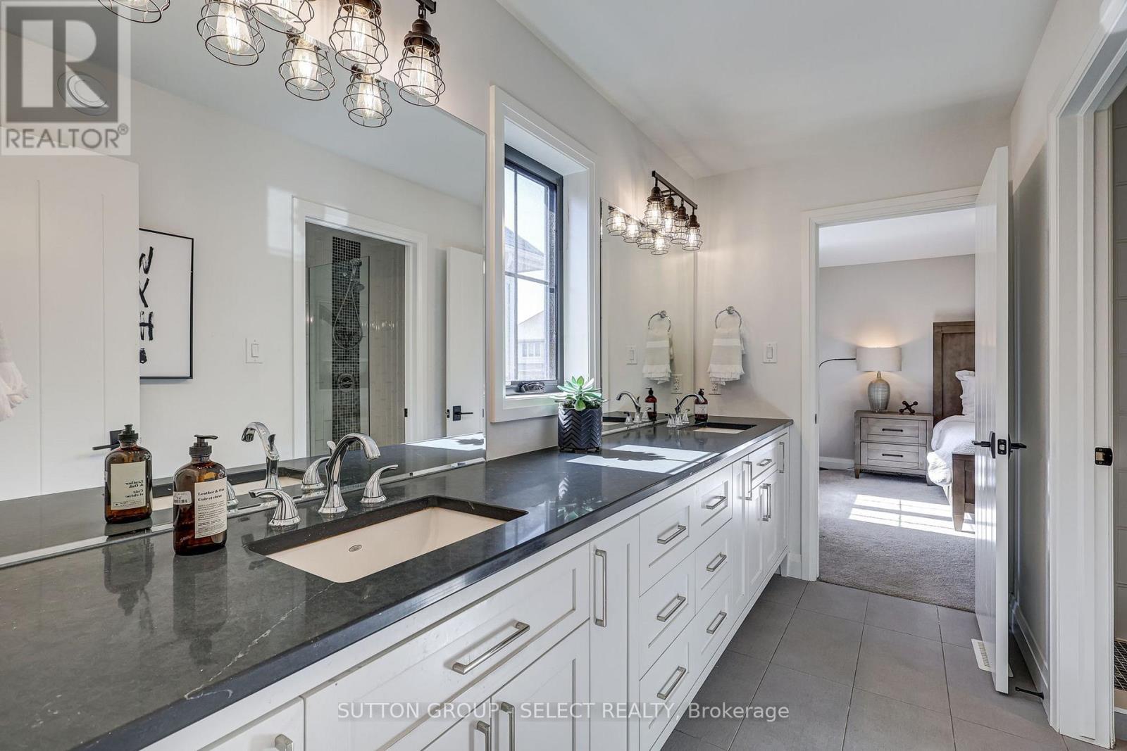2397 Meadowlands Way, London North (North R), ON - Indoor Photo Showing Bathroom