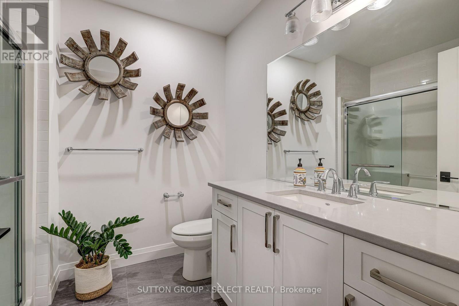2397 Meadowlands Way, London North (North R), ON - Indoor Photo Showing Bathroom