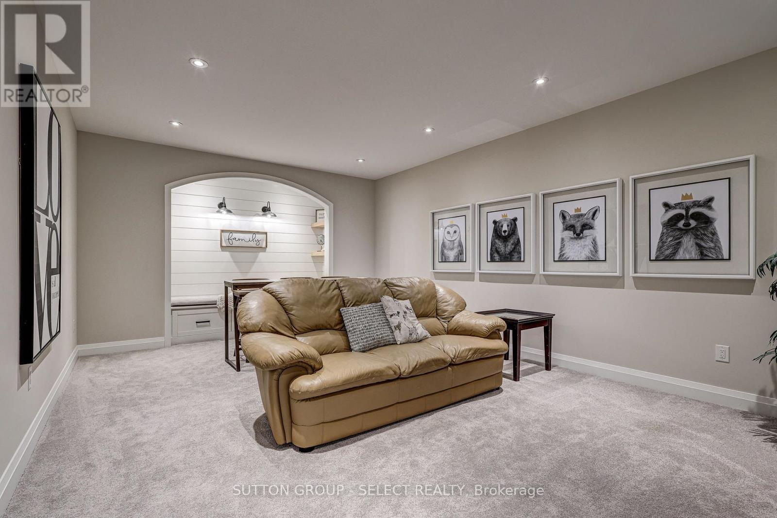 2397 Meadowlands Way, London North (North R), ON - Indoor Photo Showing Living Room