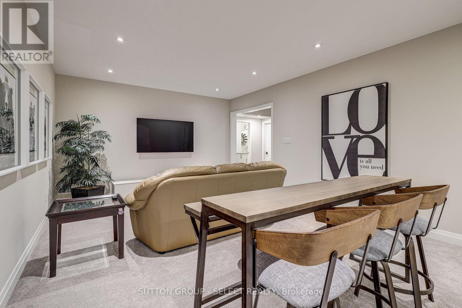 2397 Meadowlands Way, London North (North R), ON - Indoor