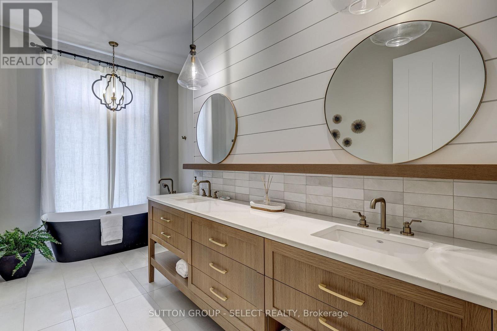 2397 Meadowlands Way, London North (North R), ON - Indoor Photo Showing Bathroom