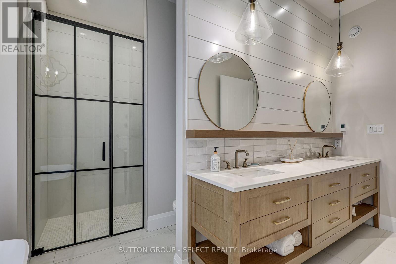 2397 Meadowlands Way, London North (North R), ON - Indoor Photo Showing Bathroom