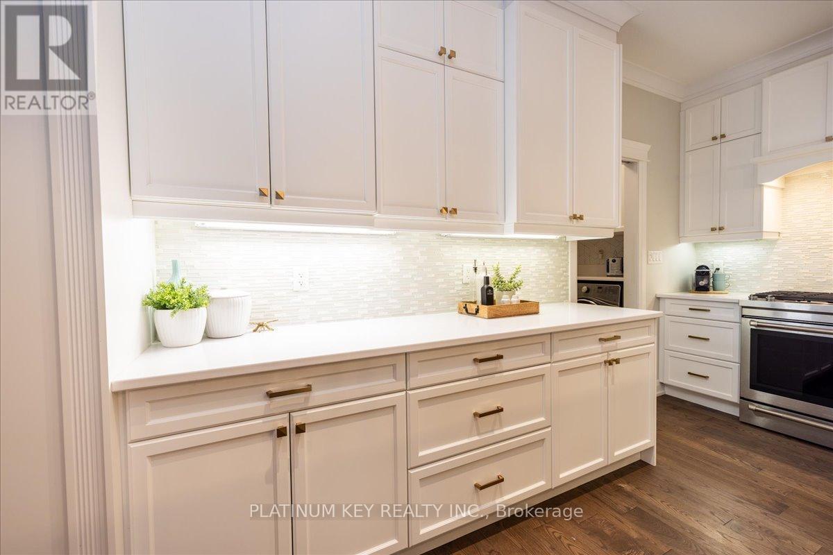 88 Collins Way, Strathroy-Caradoc (Se), ON - Indoor Photo Showing Kitchen With Upgraded Kitchen