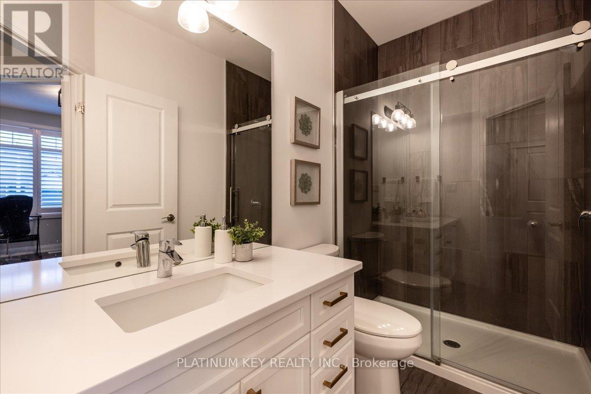 88 Collins Way, Strathroy-Caradoc (Se), ON - Indoor Photo Showing Bathroom