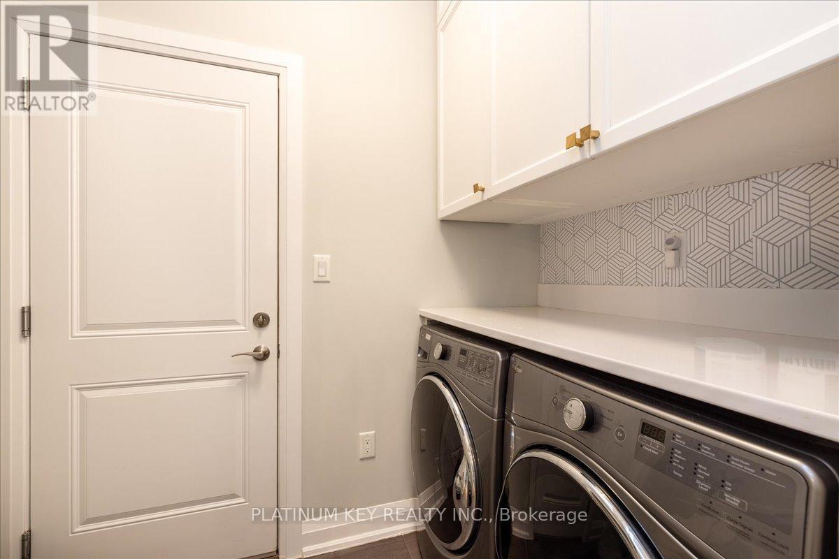 88 Collins Way, Strathroy-Caradoc (Se), ON - Indoor Photo Showing Laundry Room