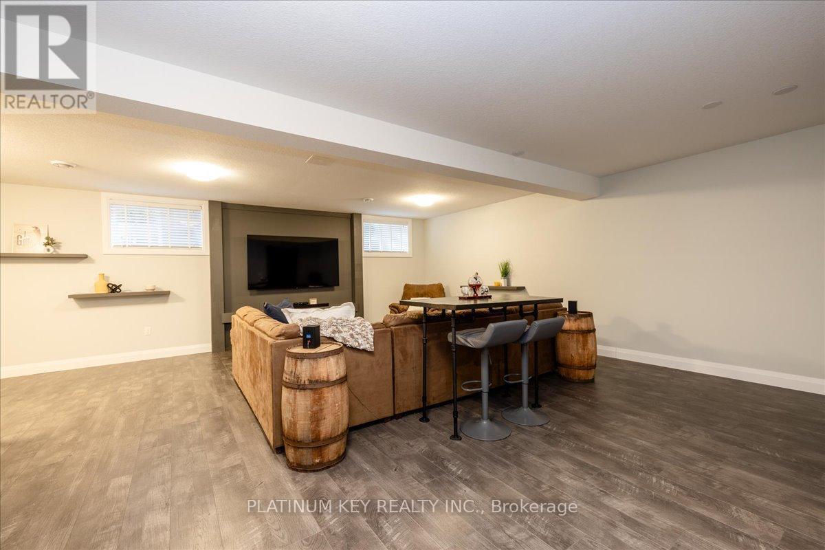 88 Collins Way, Strathroy-Caradoc (Se), ON - Indoor