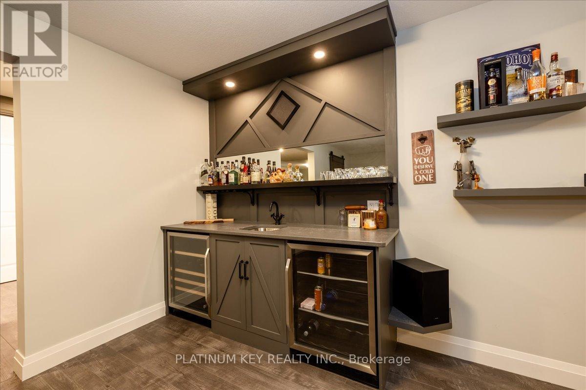 88 Collins Way, Strathroy-Caradoc (Se), ON - Indoor Photo Showing Other Room