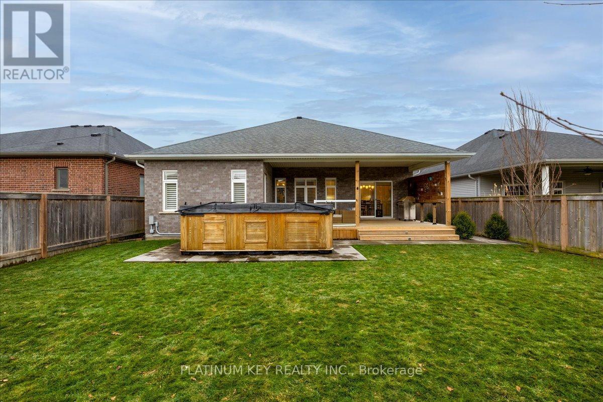 88 Collins Way, Strathroy-Caradoc (Se), ON - Outdoor With Deck Patio Veranda