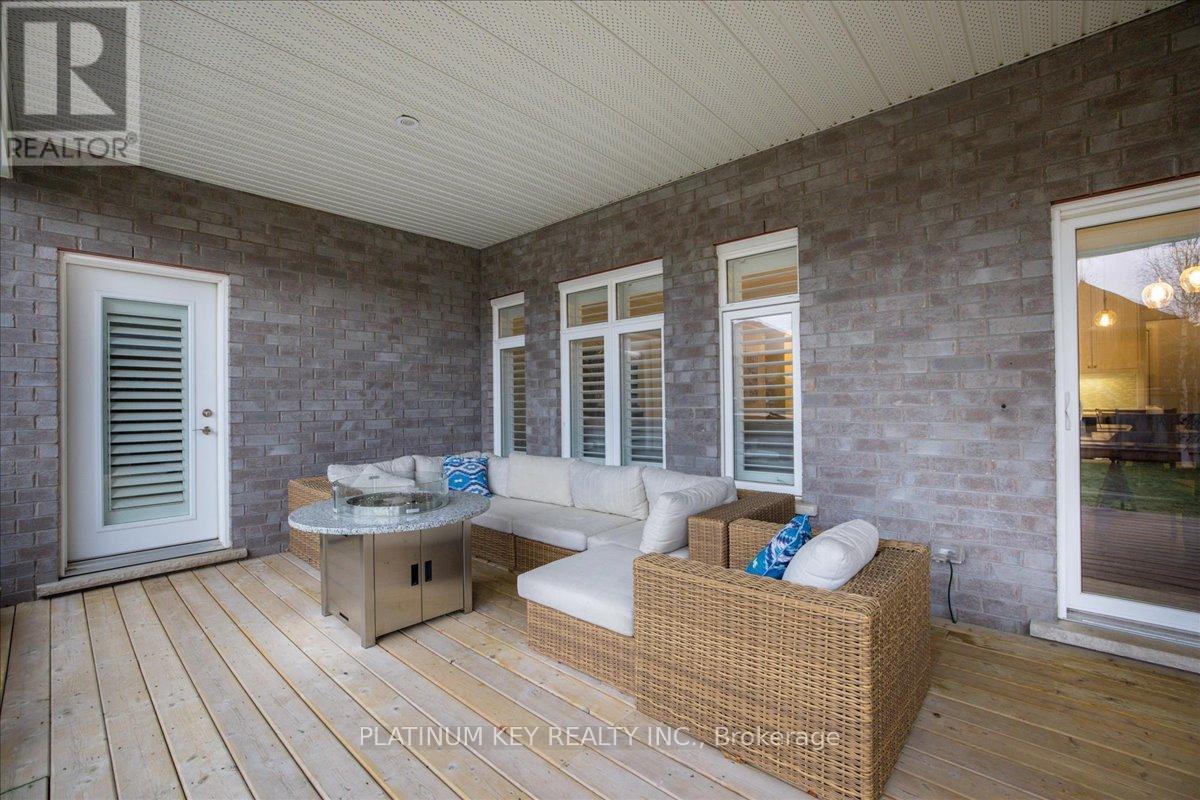 88 Collins Way, Strathroy-Caradoc (Se), ON - Outdoor With Deck Patio Veranda With Exterior