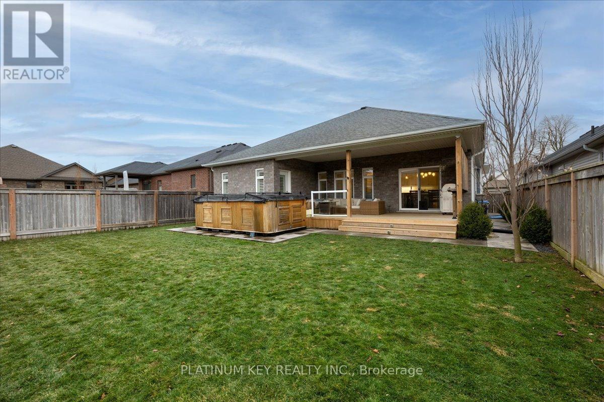 88 Collins Way, Strathroy-Caradoc (Se), ON - Outdoor With Deck Patio Veranda