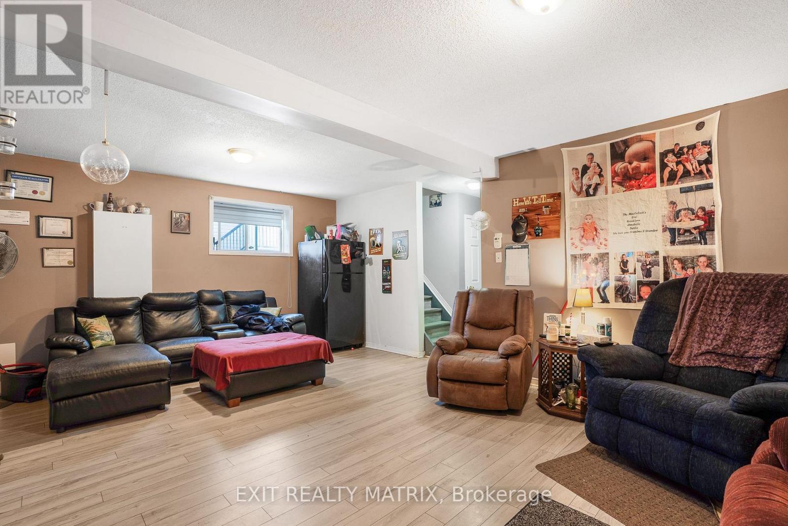 993 Jacynthe Street, Hawkesbury, ON - Indoor Photo Showing Living Room