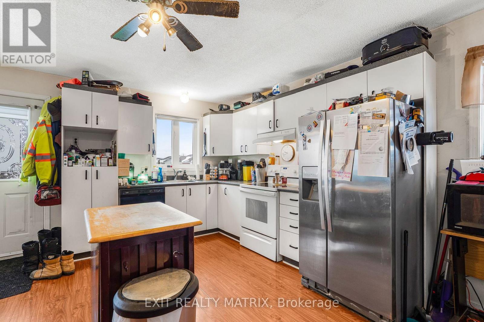 993 Jacynthe Street, Hawkesbury, ON - Indoor Photo Showing Kitchen With Double Sink