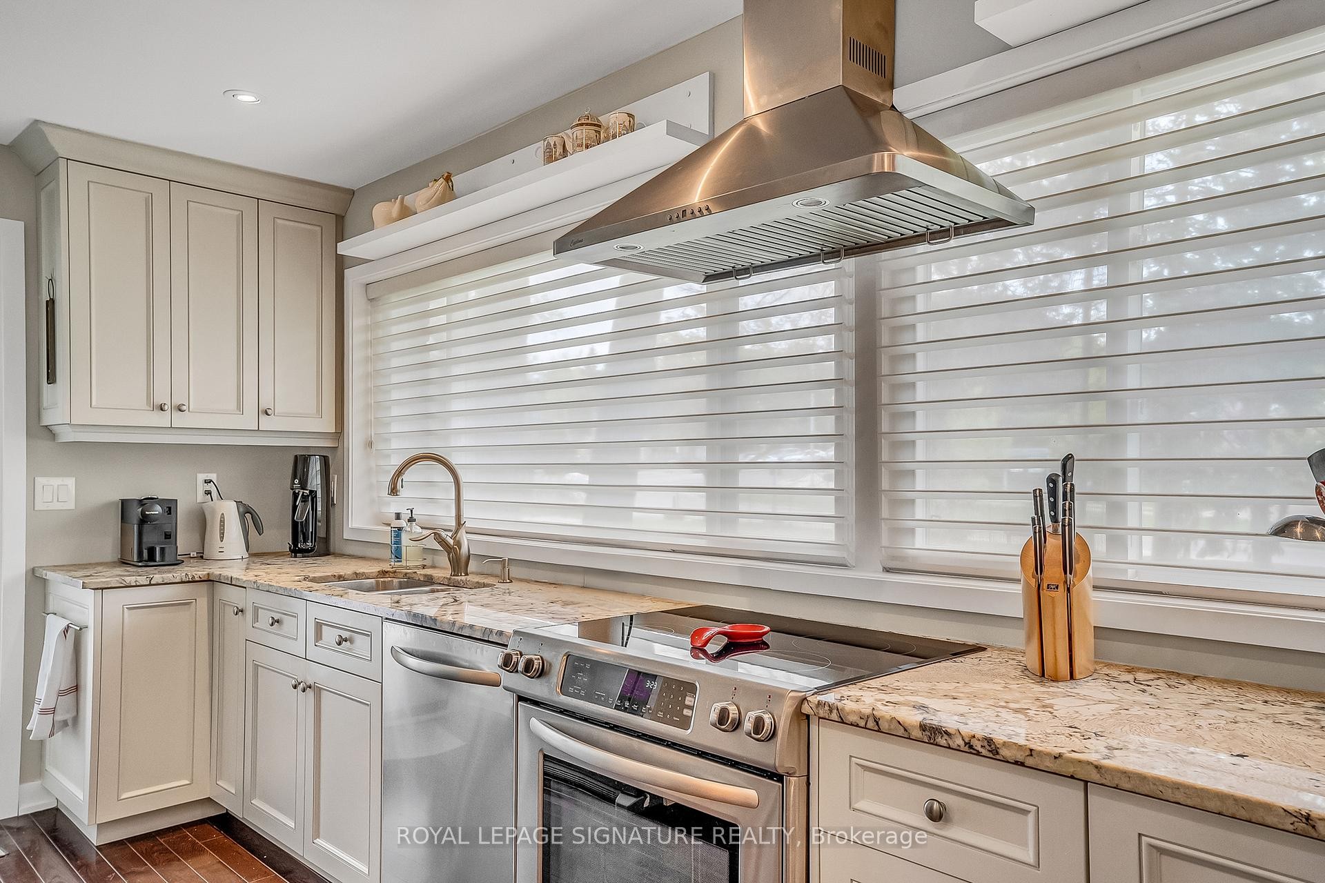 8 Silverdale Crescent, Toronto, ON - Indoor Photo Showing Kitchen