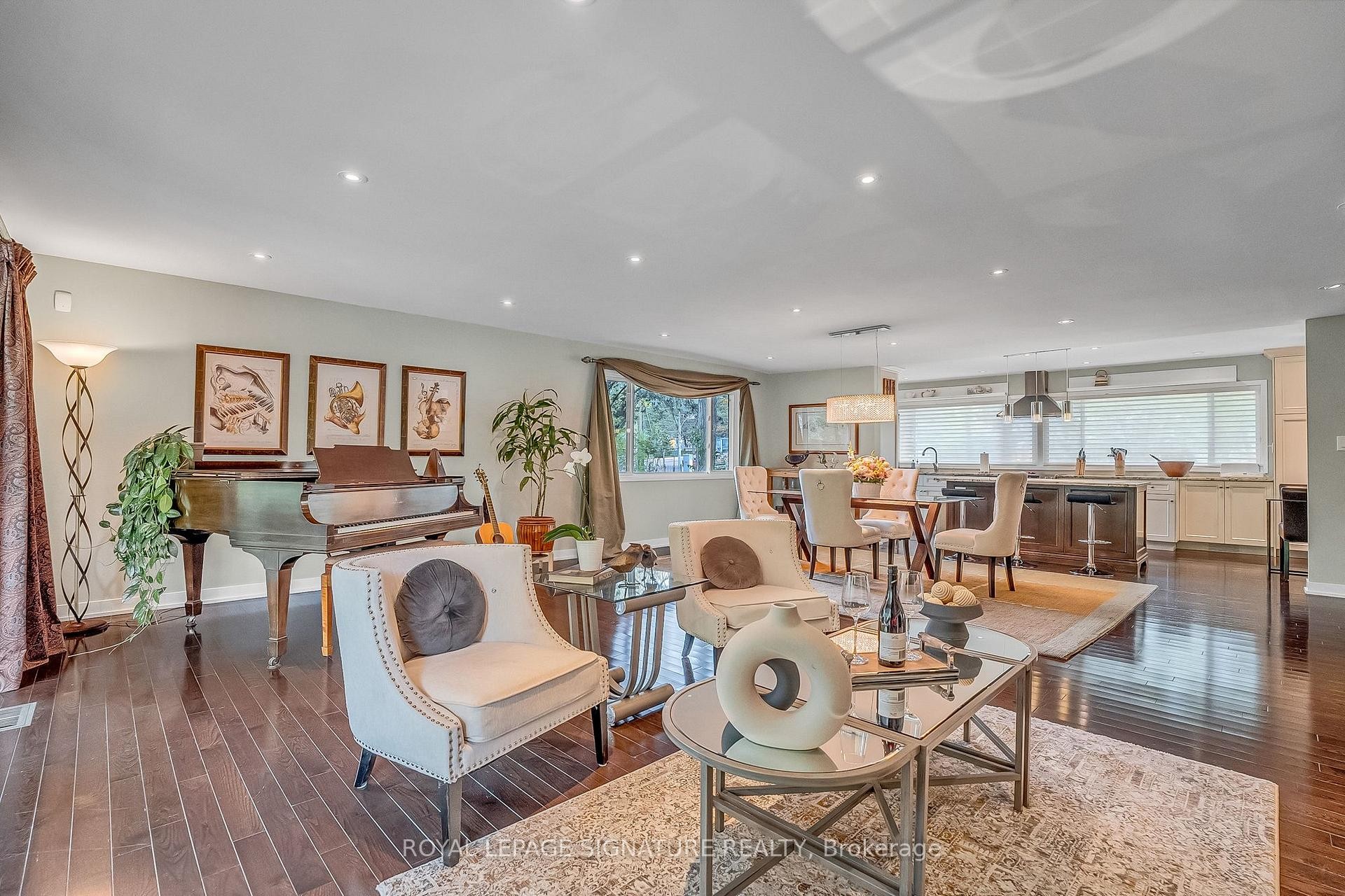 8 Silverdale Crescent, Toronto, ON - Indoor Photo Showing Living Room