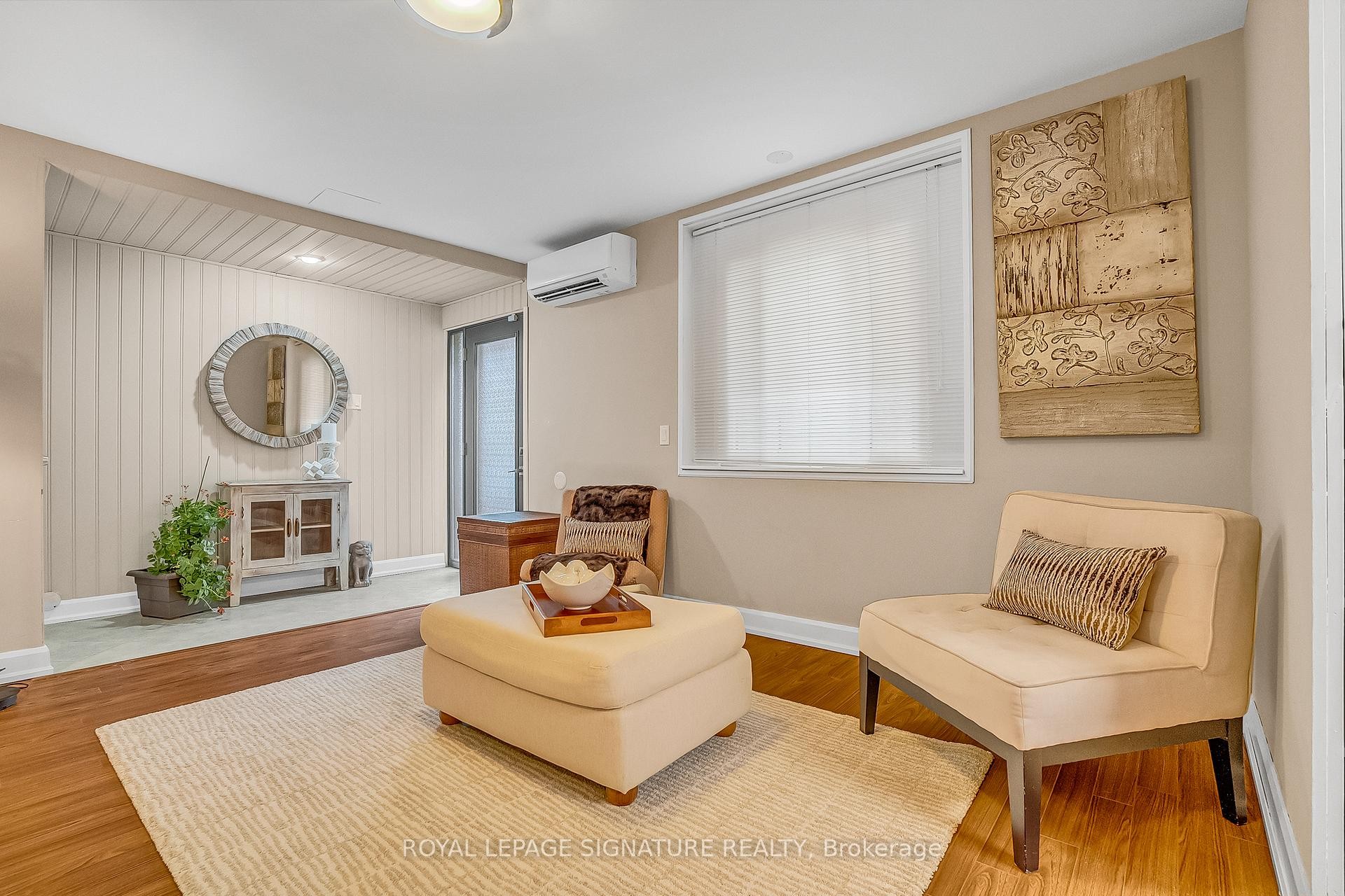 8 Silverdale Crescent, Toronto, ON - Indoor Photo Showing Living Room