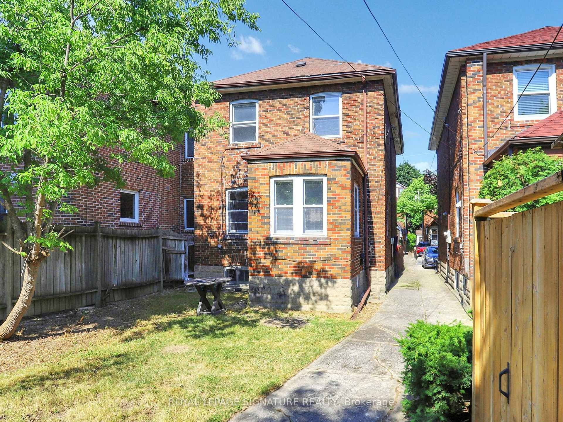 68 Castlewood Road, Toronto, ON - Outdoor