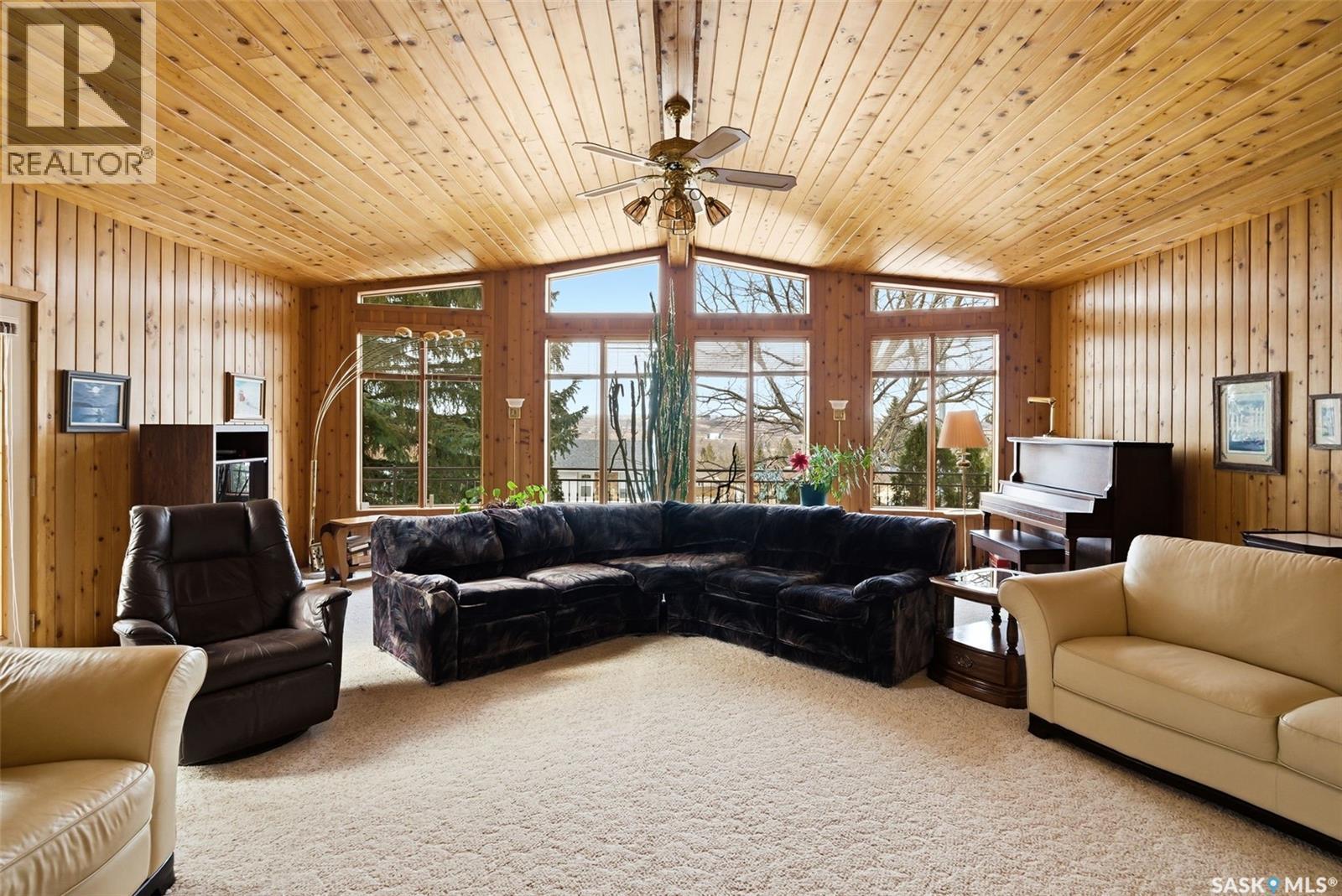 250 Prospect Crescent, Lumsden, SK - Indoor Photo Showing Living Room