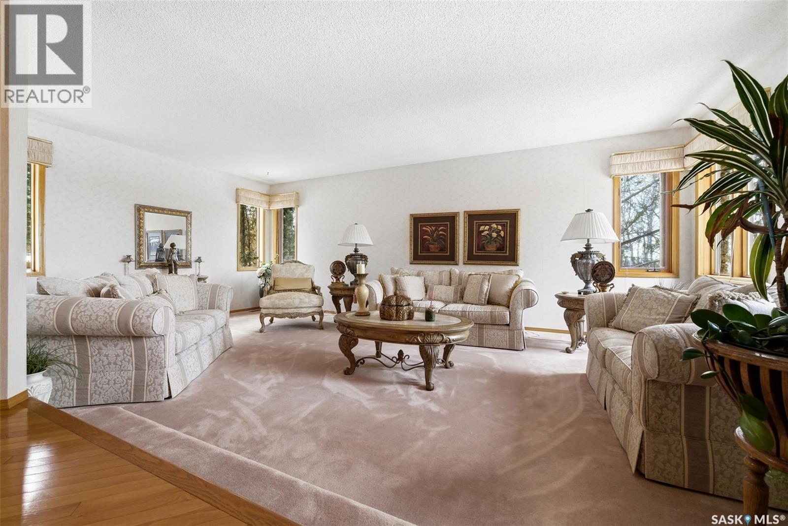 250 Prospect Crescent, Lumsden, SK - Indoor Photo Showing Living Room