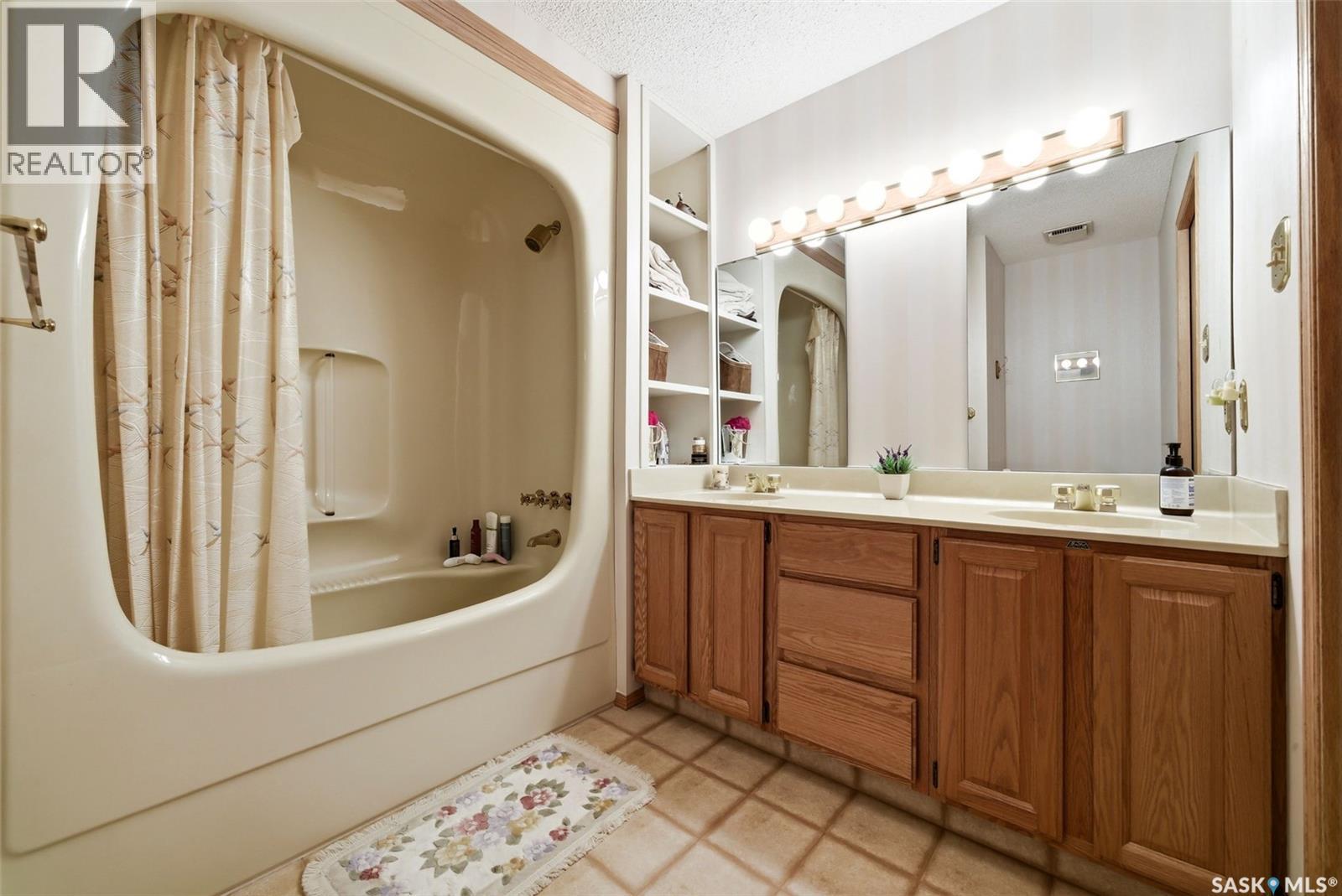250 Prospect Crescent, Lumsden, SK - Indoor Photo Showing Bathroom
