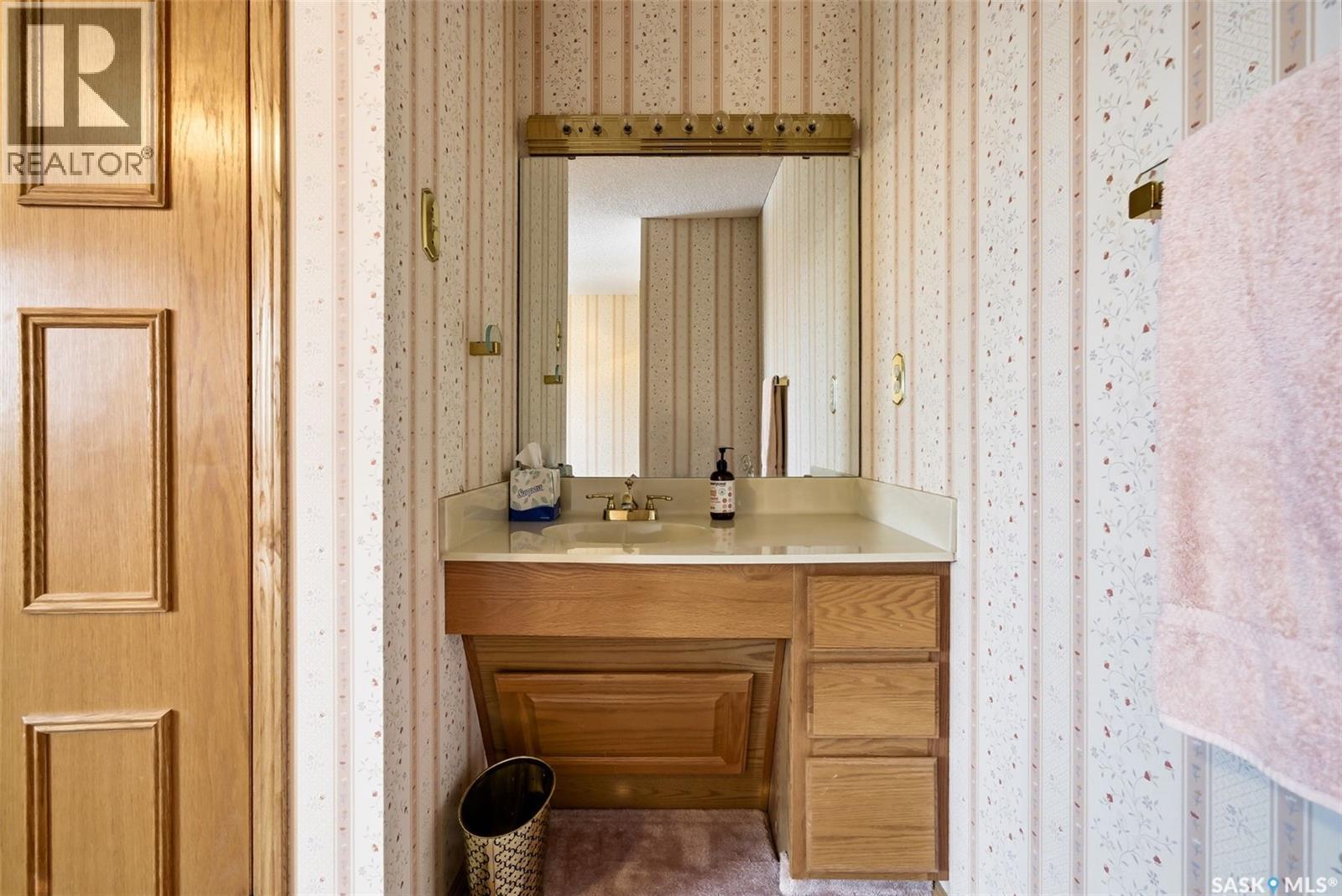 250 Prospect Crescent, Lumsden, SK - Indoor Photo Showing Bathroom